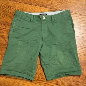 Banana Republic Men's size 31 Green Flat Front Shorts